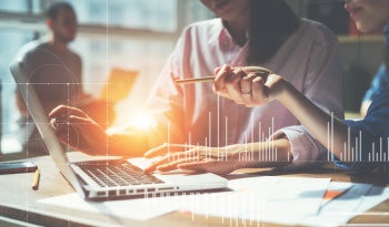 Zeiterfassung im Homeoffice, von unterwegs oder vor Ort » Zwischen Präsenzarbeit und Remote Work
