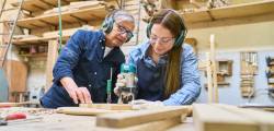 Lehrlinge im Handwerksbetrieb finden und halten